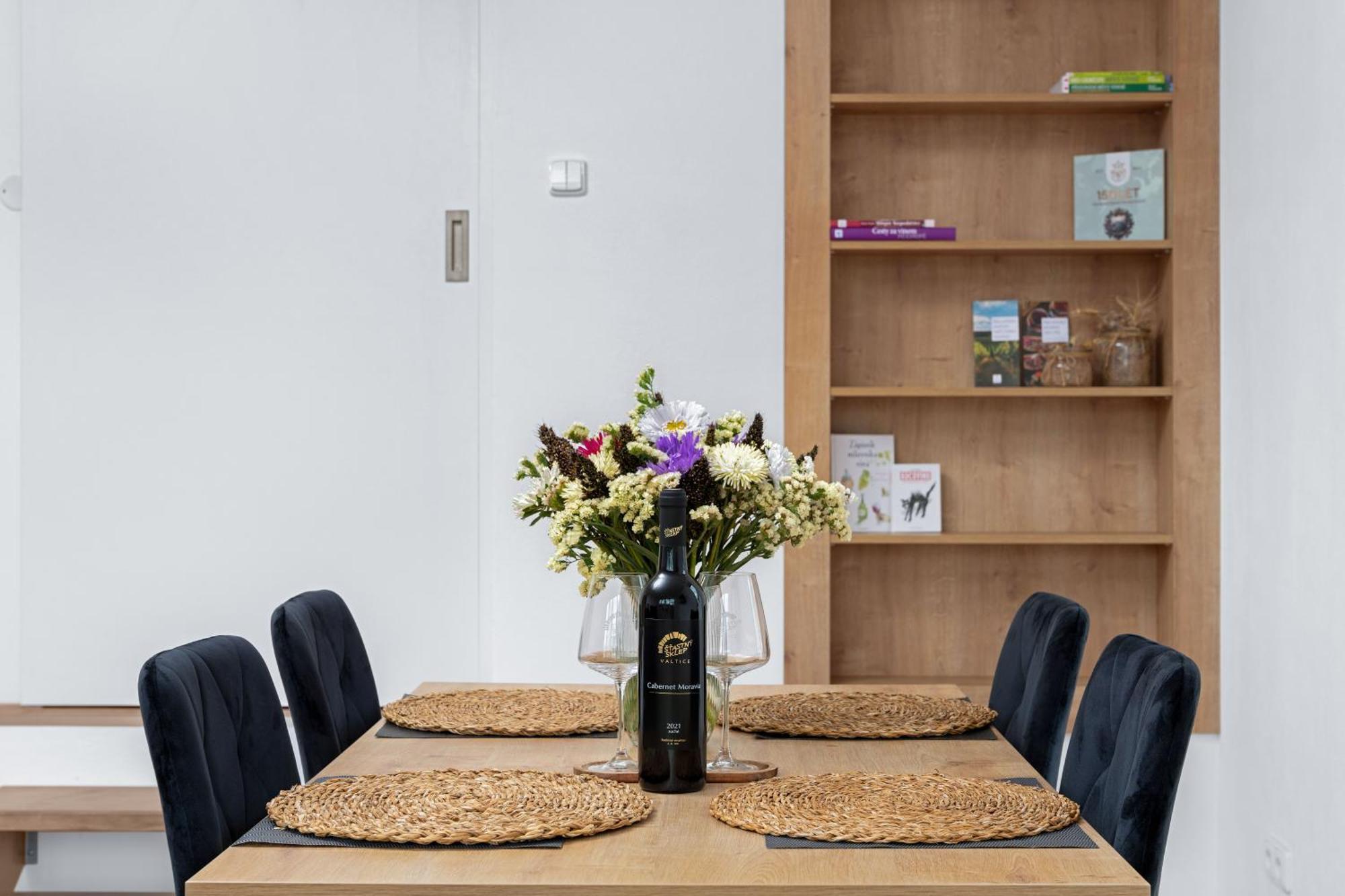 Apartmany Stastny Sklep Valtice Buitenkant foto